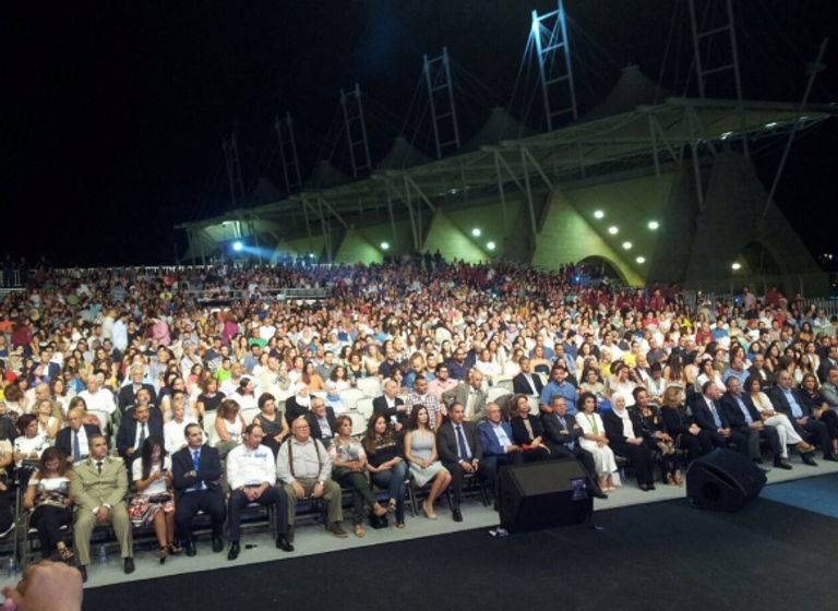 جمهور حفل نانسى عجرم فى صيدا جنوب لبنان حفل نانسى عجرم فى صيدا جنوب لبنان