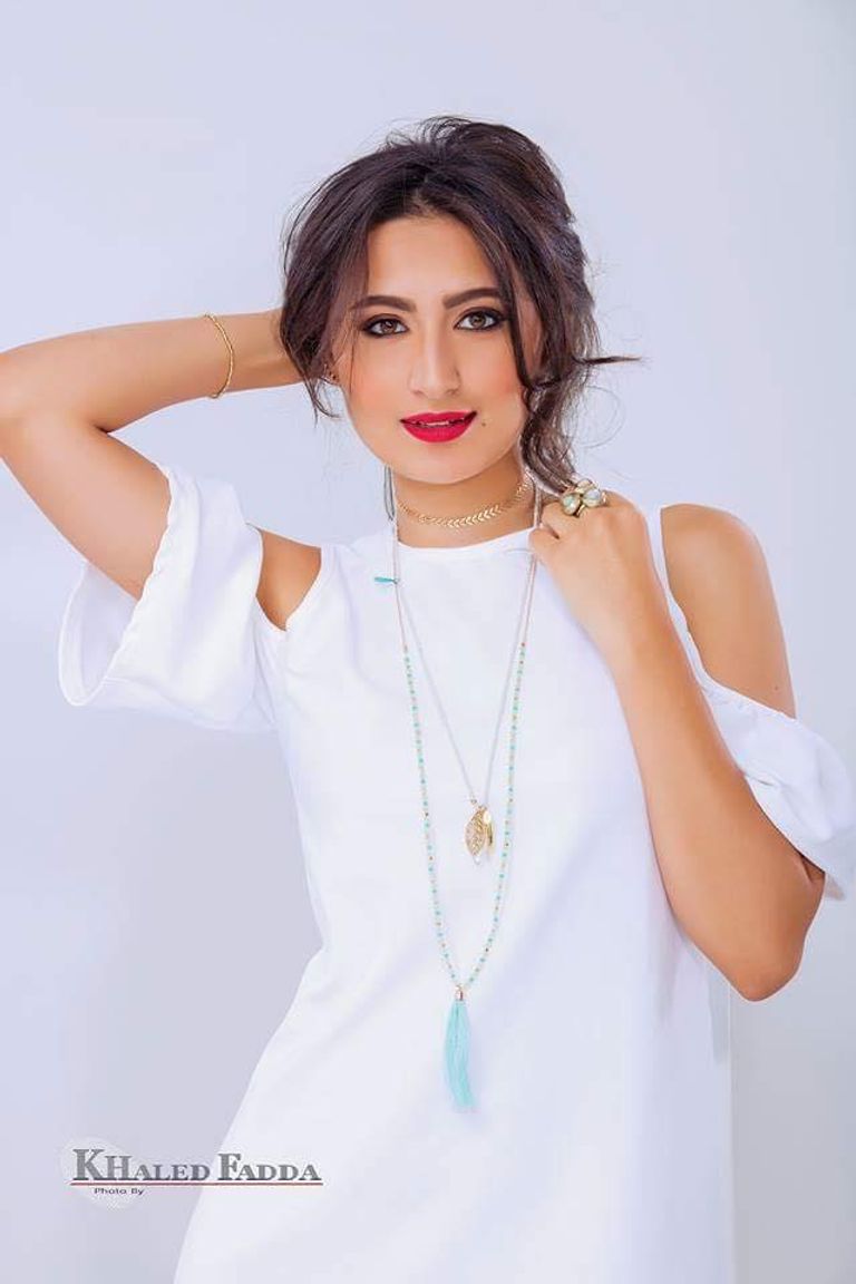 متسابقة مصرية على اللقب