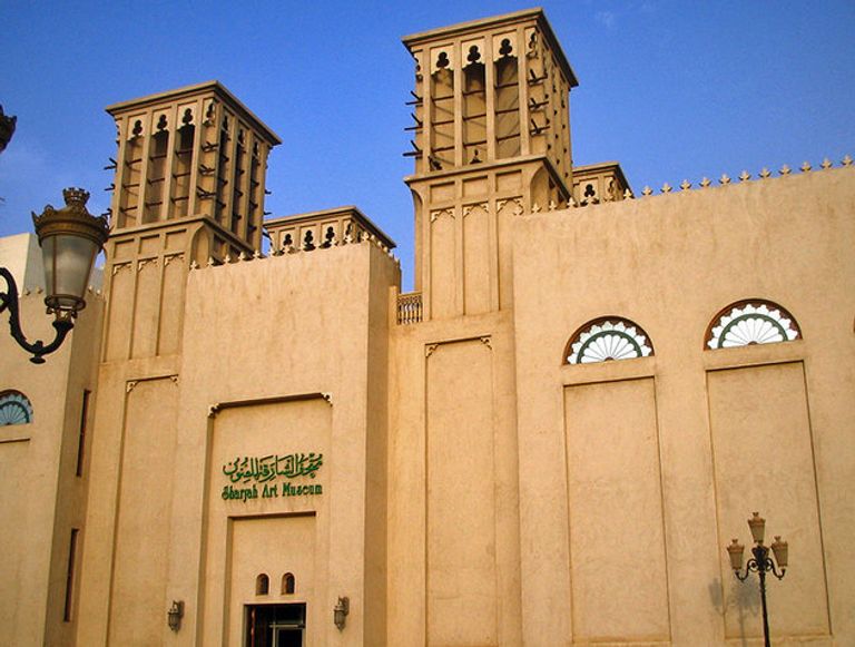 تعتبر السياحة من أهم القطاعات غير النفطية في دولة الإمارات.