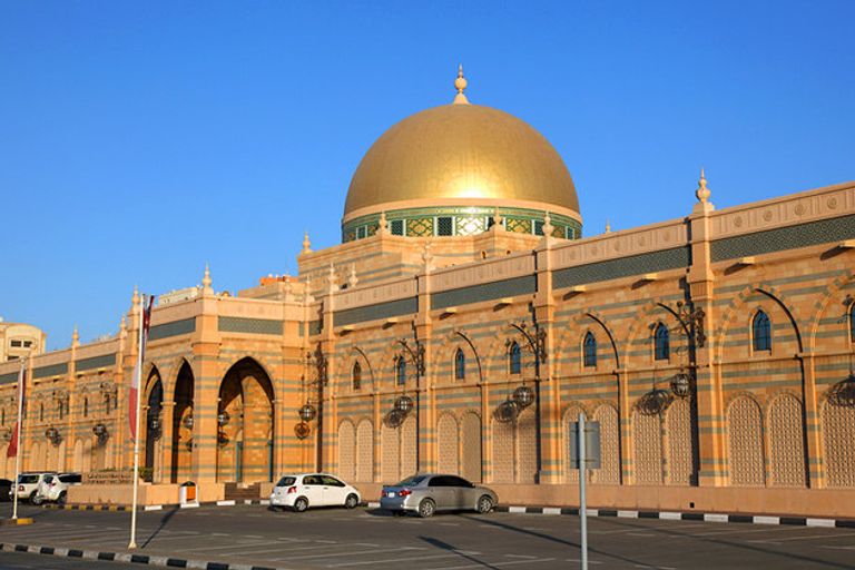 تعتبر السياحة من أهم القطاعات غير النفطية في دولة الإمارات.