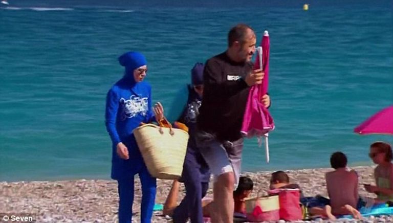 الفتاة الأسترالية ووالدتها