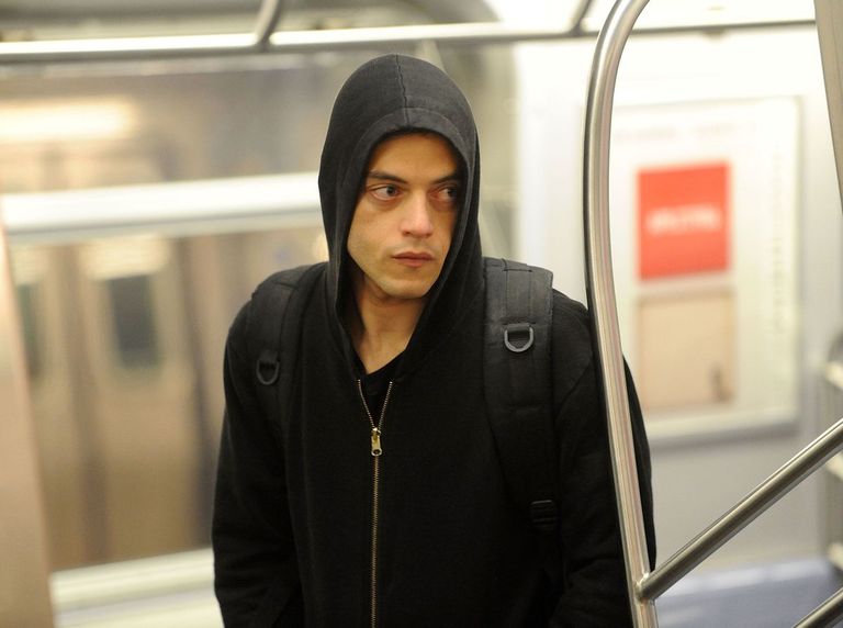 رامي مالك يجسد "إيليوت" في مسلسل "مستر روبوت" رامي مالك يتسلم جائزة إيمي لأفضل ممثل درامي