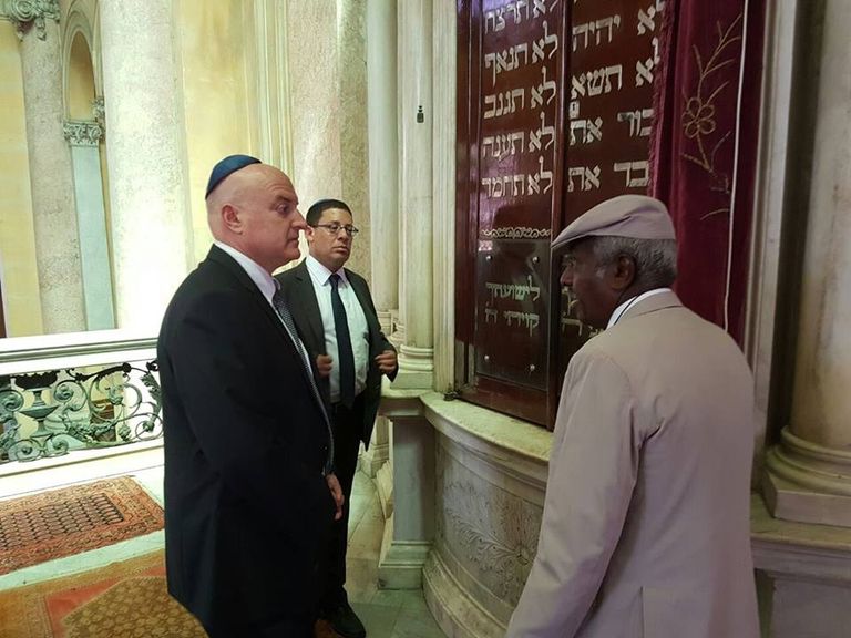 سفير إسرائيل يزور معبد النبي إلياهو بالأسكندرية