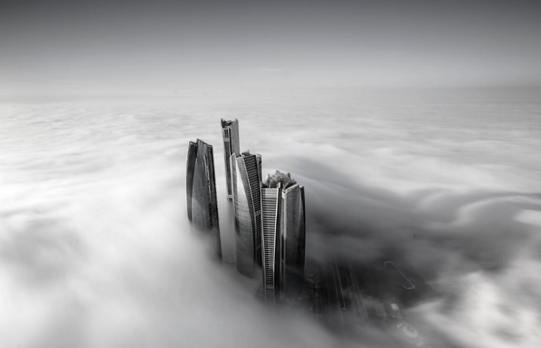 أبوظبي من الأعلى للمصو برنو سادزيك