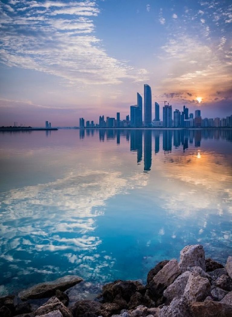 أبوظبي من الأعلى للمصو برنو سادزيك