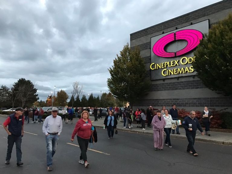 الأمن الأمريكي ينتشر أمام المول