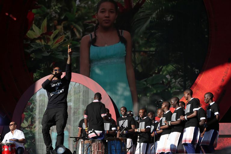 بريانكا تشوبرا وكريس مارتن في حفل خيري بنيويورك لمحاربة الفقر العالمي (رويترز)