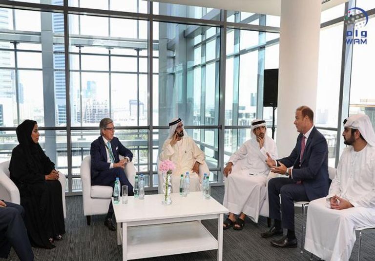 زيارة محمد بن راشد لمقر شركة بلومبرغ العالمية بدبي