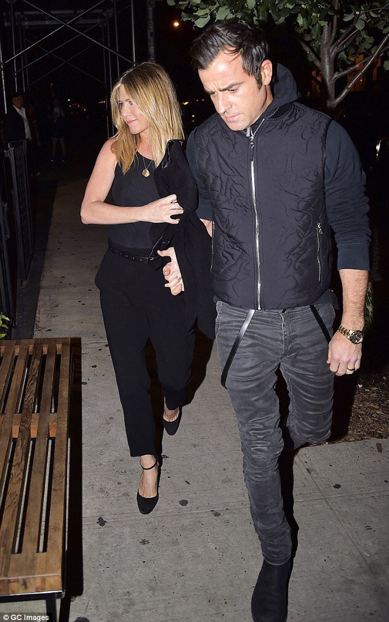 الثنائي أنيستون وثيروكس