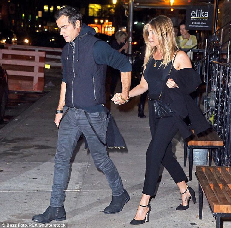 الثنائي أنيستون وثيروكس