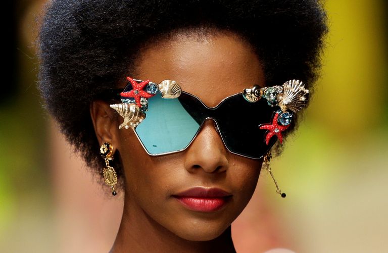 إحدى النظارات المعروضة في عرض أزياء ميلانو