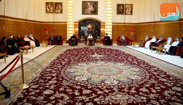 شيخ الأزهر أحمد الطيب وملك البحرين حمد بن عيسى خلال لقائهما بالمنامة