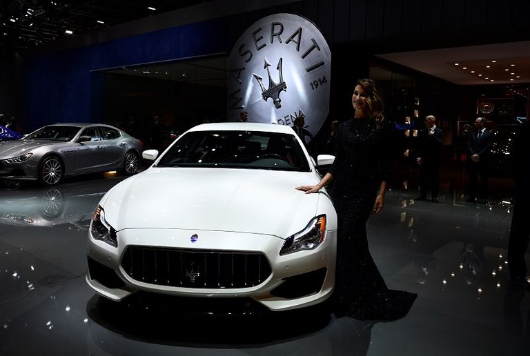 فتح باب معرض باريس للسيارات أمام الجمهور