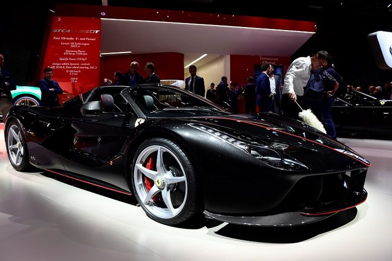 فتح باب معرض باريس للسيارات أمام الجمهور