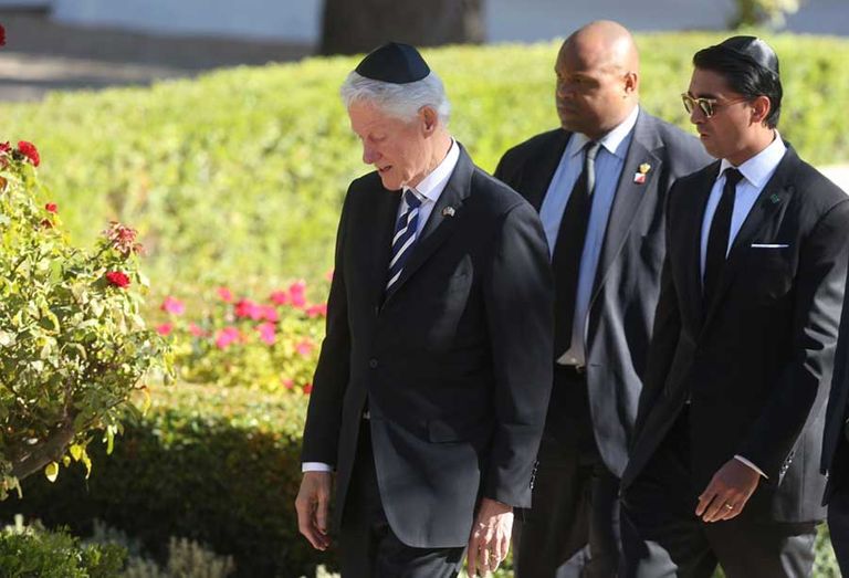 أوباما مرتديا القلنسوة اليهودية