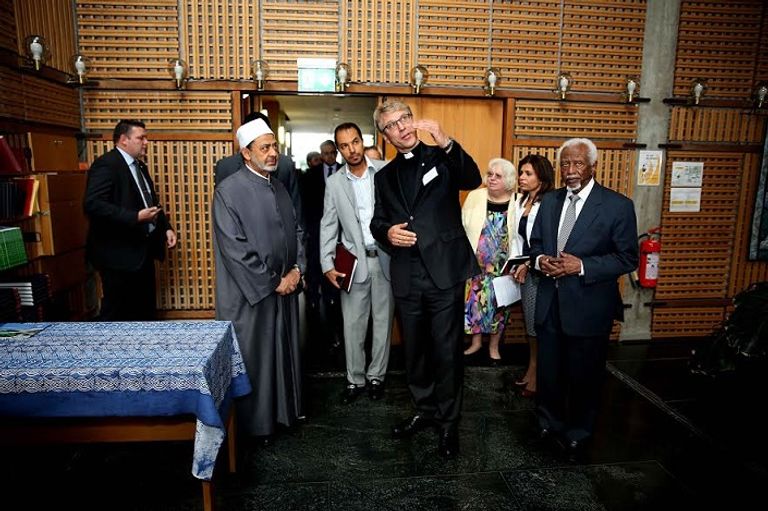 قبيل اللقاء المغلق الإمام الأكبر يلتقي الأمين العام لمجلس الكنائس العالمي