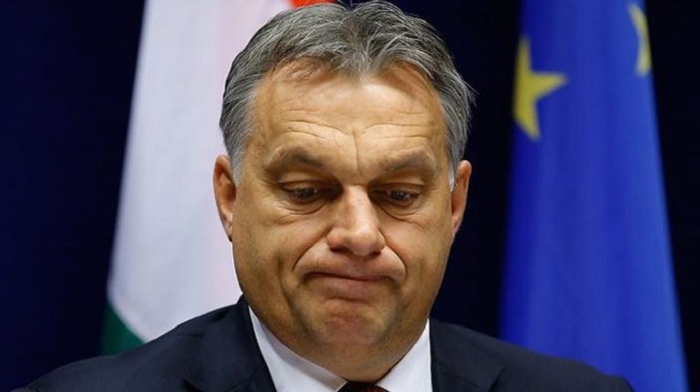 رئيس الوزراء المجري فيكتور أوربان الحكومة المجرية ترفض القرار الأوروبي بتقاسم أعباء الهجرة