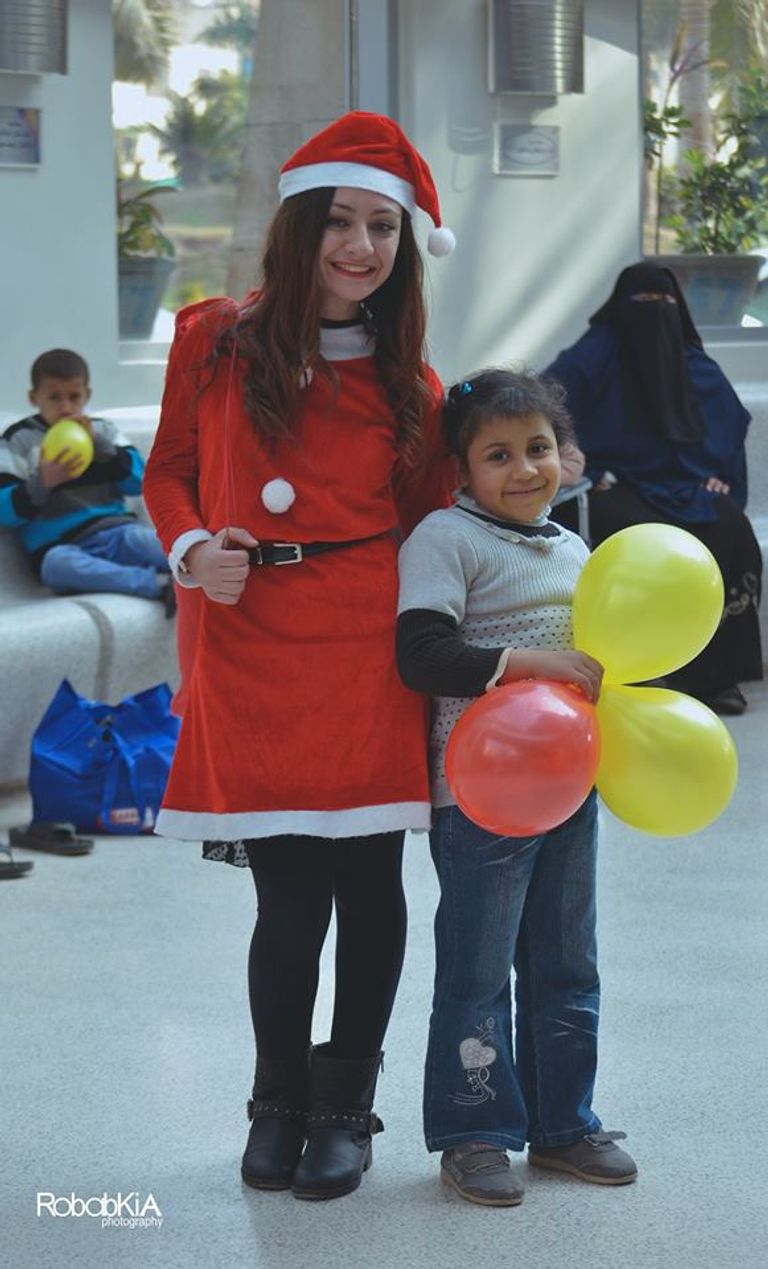 نيرة ترتدي زي بابا نويل