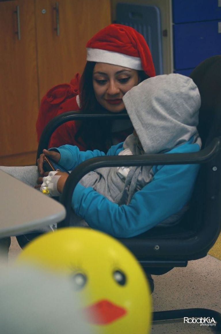 نيرة ترتدي زي بابا نويل