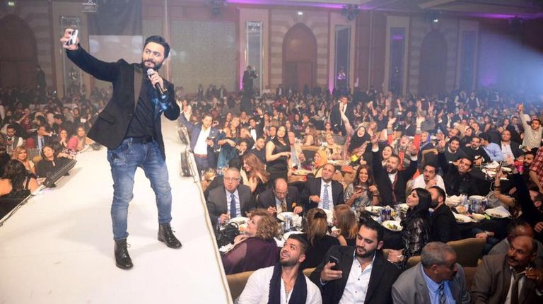 تامر حسني خلال الحفل