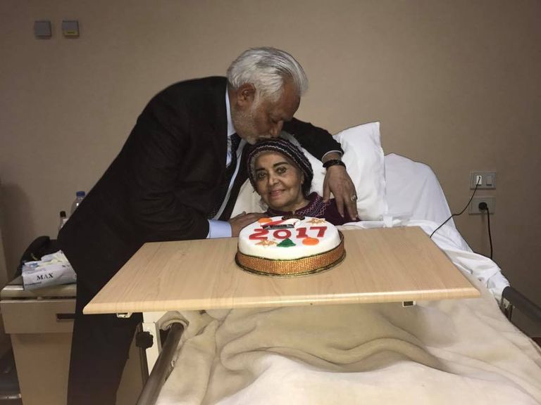 الصريطي مع مديحة يسري في المستشفى