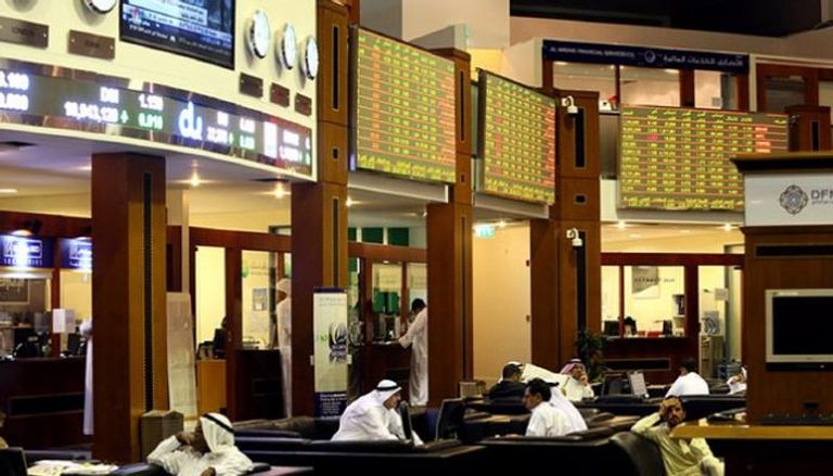 مستثمرون في سوق دبي المالي