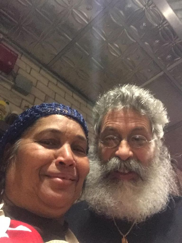 يحملن ثقافات مختلفة