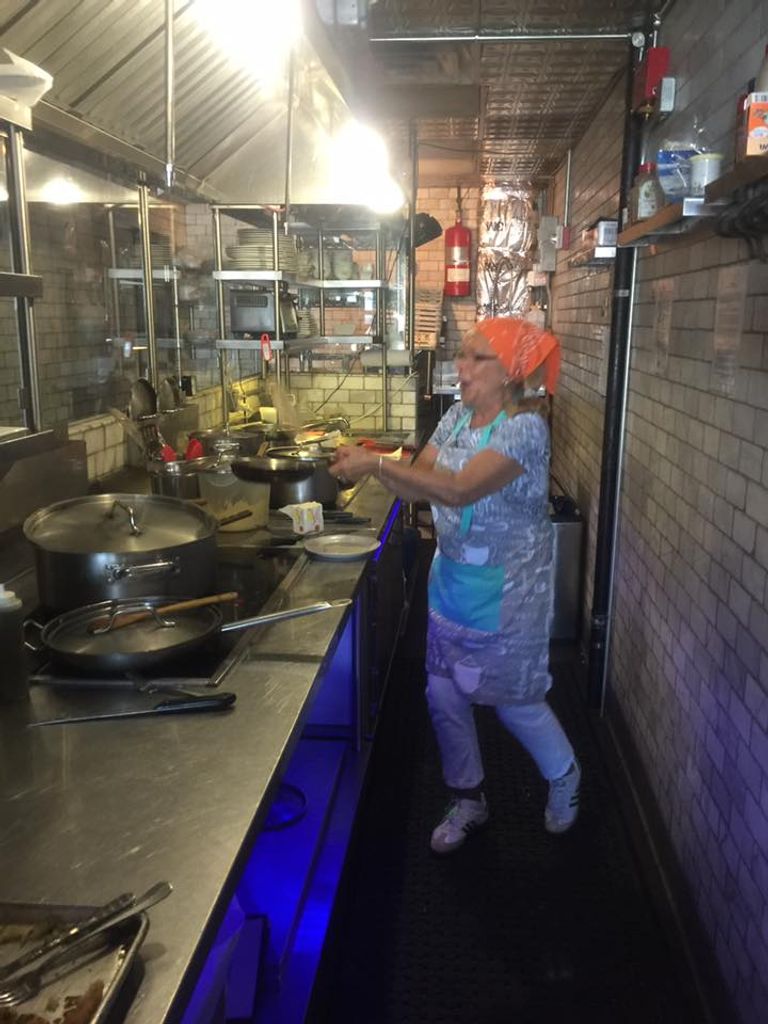 يحملن ثقافات مختلفة