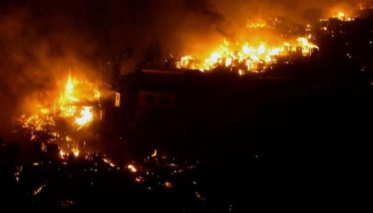 الحريق التهم 100 منزل وأدى إلى إجلاء المئات