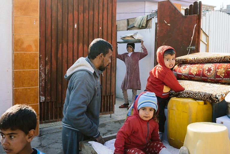 أطفال عراقيون داخل منازلهم في معركة الموصل