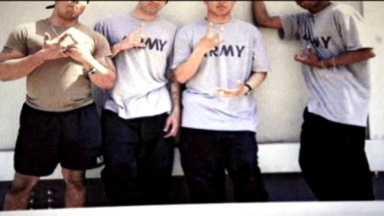 بعض المجرمين في الجيش وهم يلوحون بإشارات عصاباتهم - CNBC