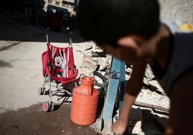 سيارات الإطفاء والإسعاف هرعت لموقع التفجير بمدينة أعزاز 