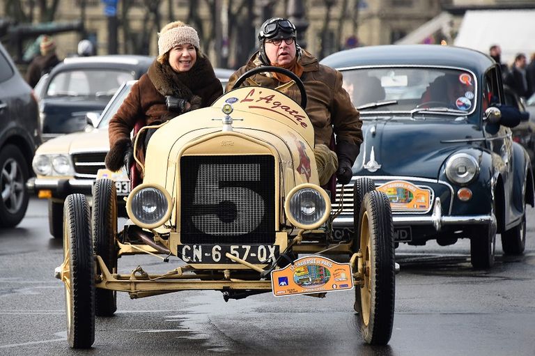 جانب من عرض السيارات المفتوح باريس