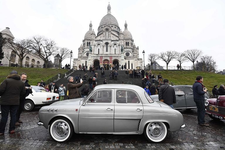 جانب من عرض السيارات المفتوح باريس