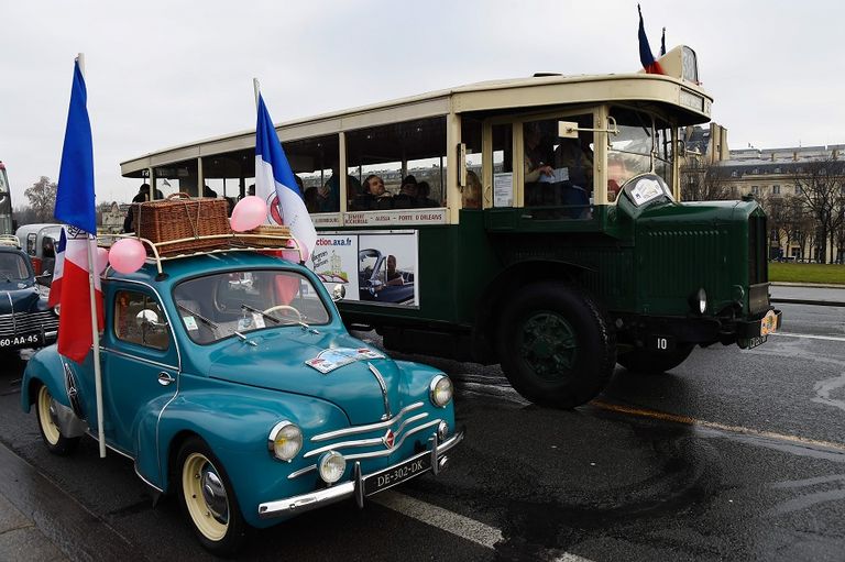 جانب من عرض السيارات المفتوح باريس