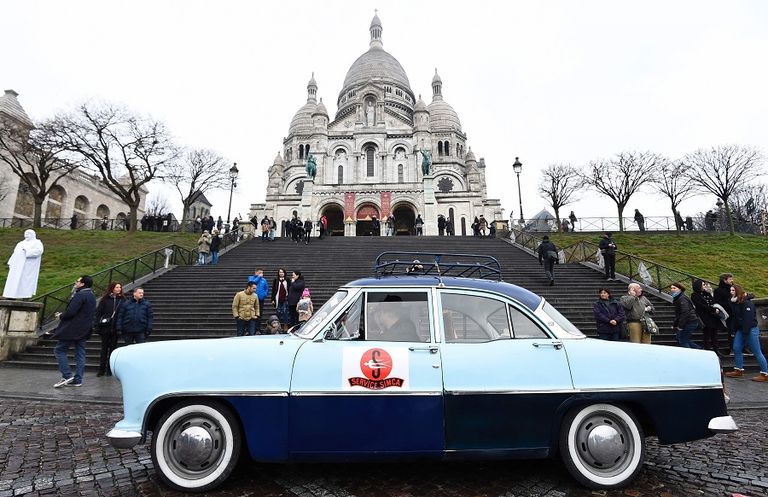 جانب من عرض السيارات المفتوح باريس