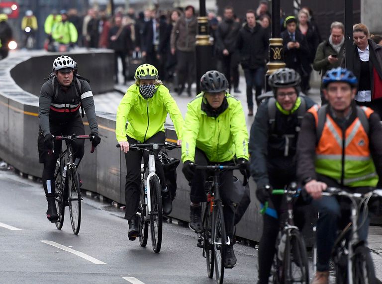 كثيرون تعطلت أعمالهم بسبب الإضراب