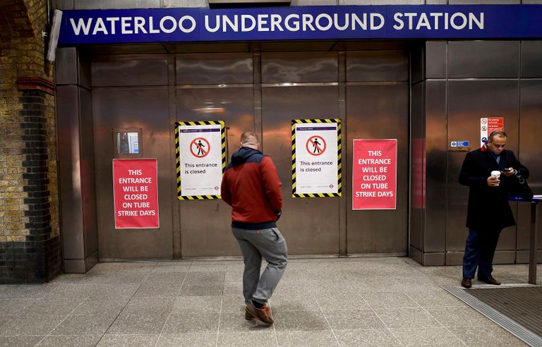 كثيرون تعطلت أعمالهم بسبب الإضراب