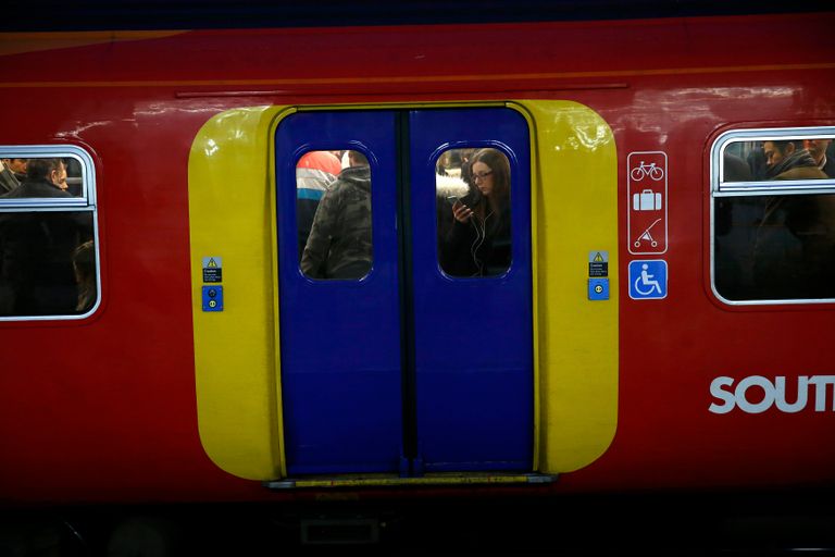 كثيرون تعطلت أعمالهم بسبب الإضراب