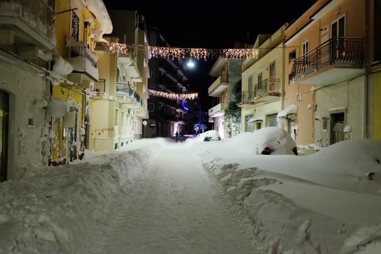 معاناة من البرودة في جنوب وشرق آسيا