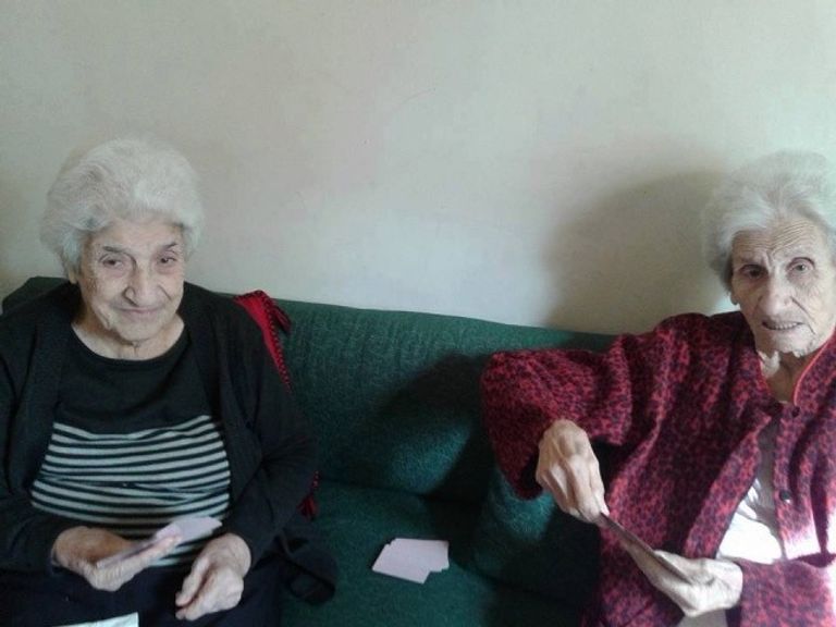 بكلمات مؤثرة.. ديمة قندلفت تودع جدتها - صورة 1