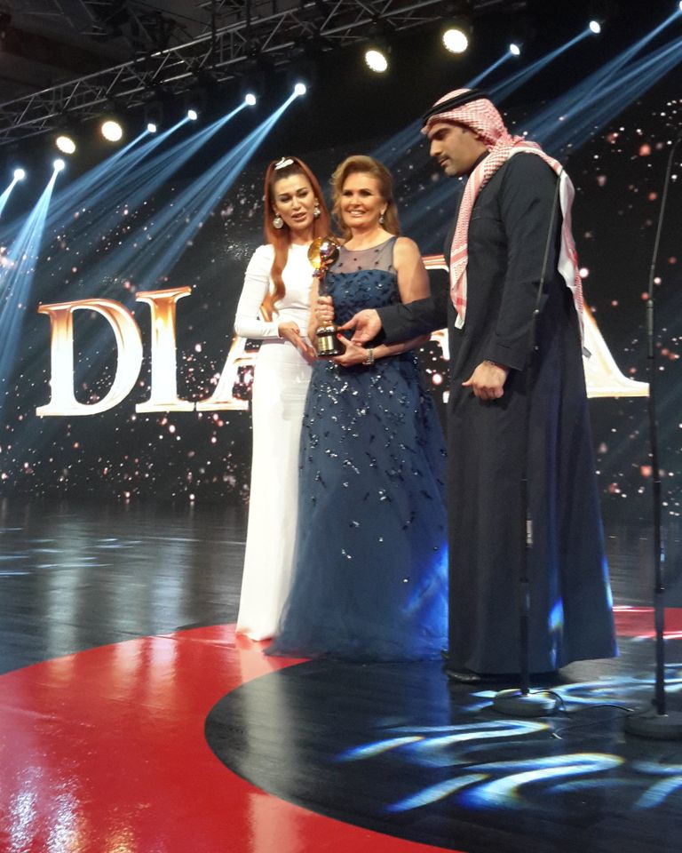 إليسا مع الممثلة التركية