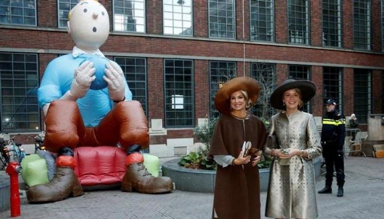 ملكتا هولندا وبلجيكا بجوار شخصية تان تان الكارتونية - رويترز