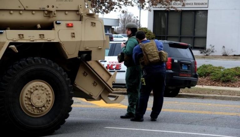 مسلح يحتجز رهائن في بنك بولاية ألاباما الأمريكية
