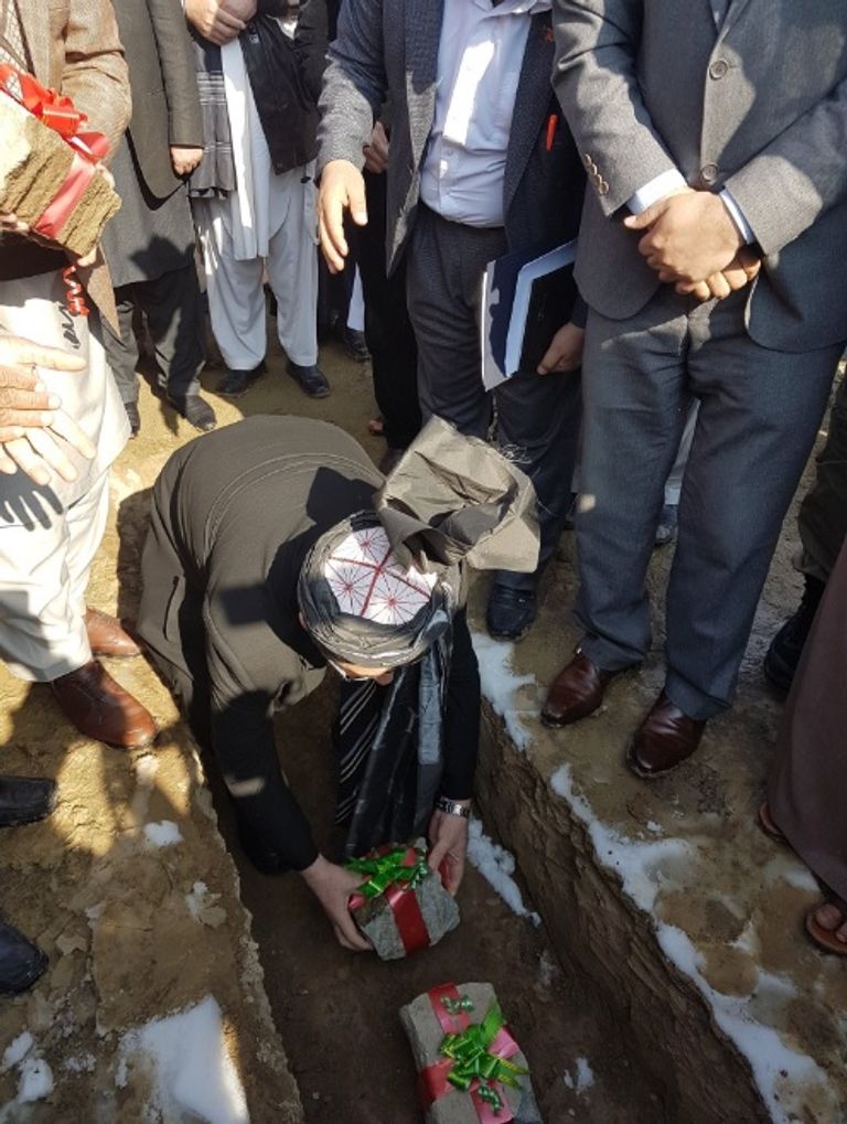 السفير الإماراتي وضع حجر أساس مركز للأيتام ومعهد فني ومهني بأفغانستان