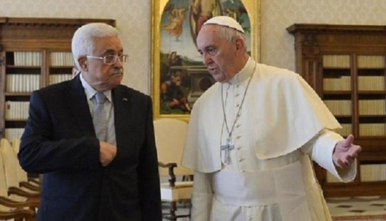 البابا فرانسيس ومحمود عباس في لقاء سابق