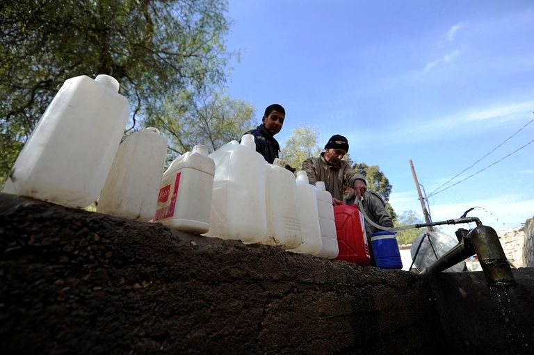 أهالي دمشق في طابور مياه
