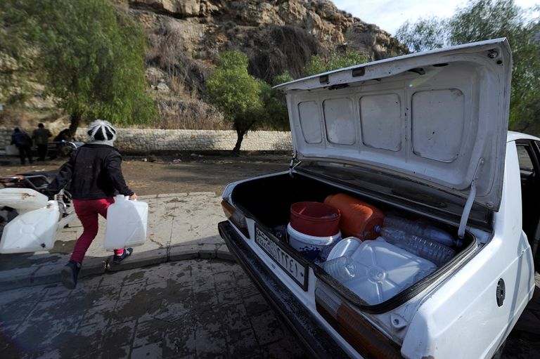 أهالي دمشق في طابور مياه