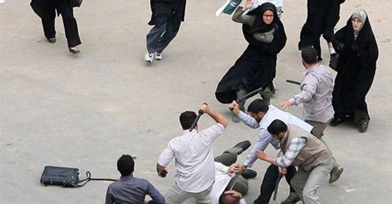 طهران ذبحت الحريات وخسائرها بسوريا جسيمة