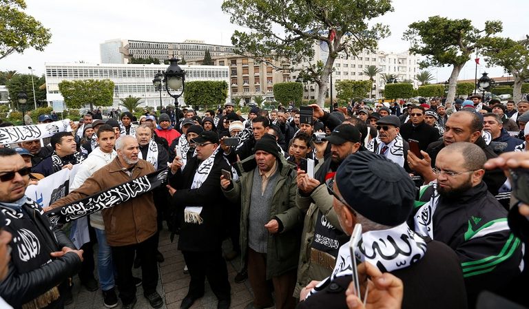 طفلة تونسية تحيي ذكرى الانتفاضة